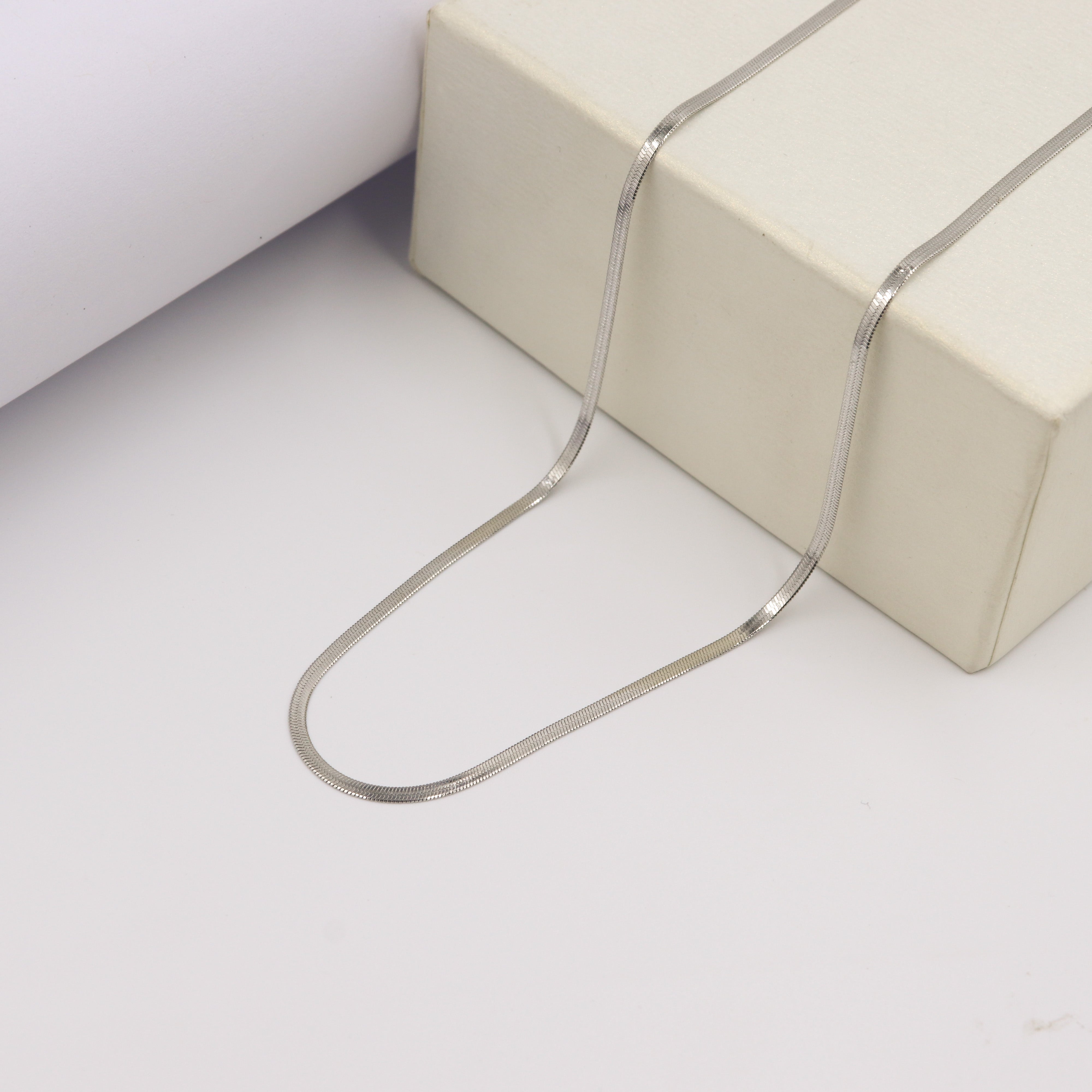 Modern silver unisex snack chain