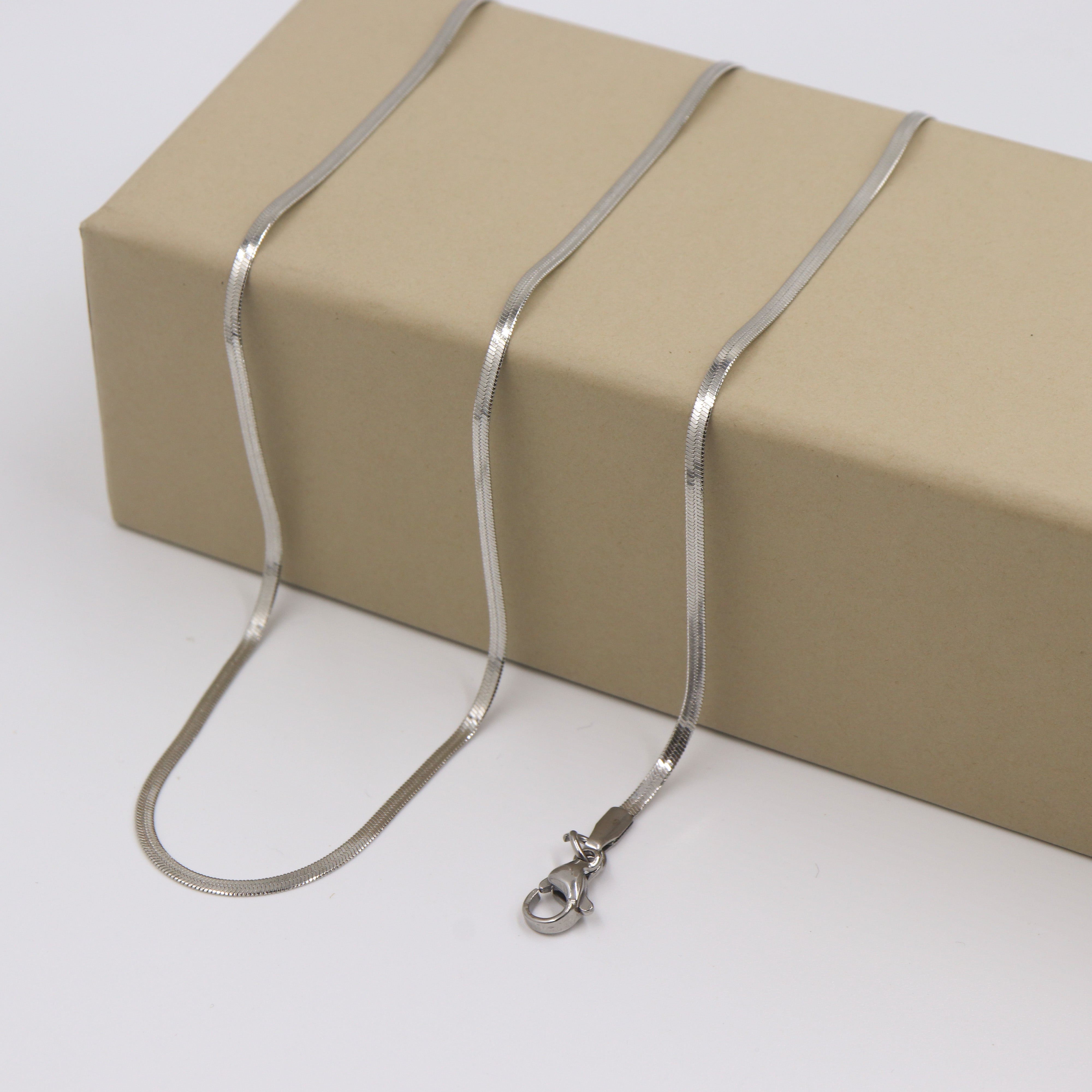 Trending unisex silver snack chain